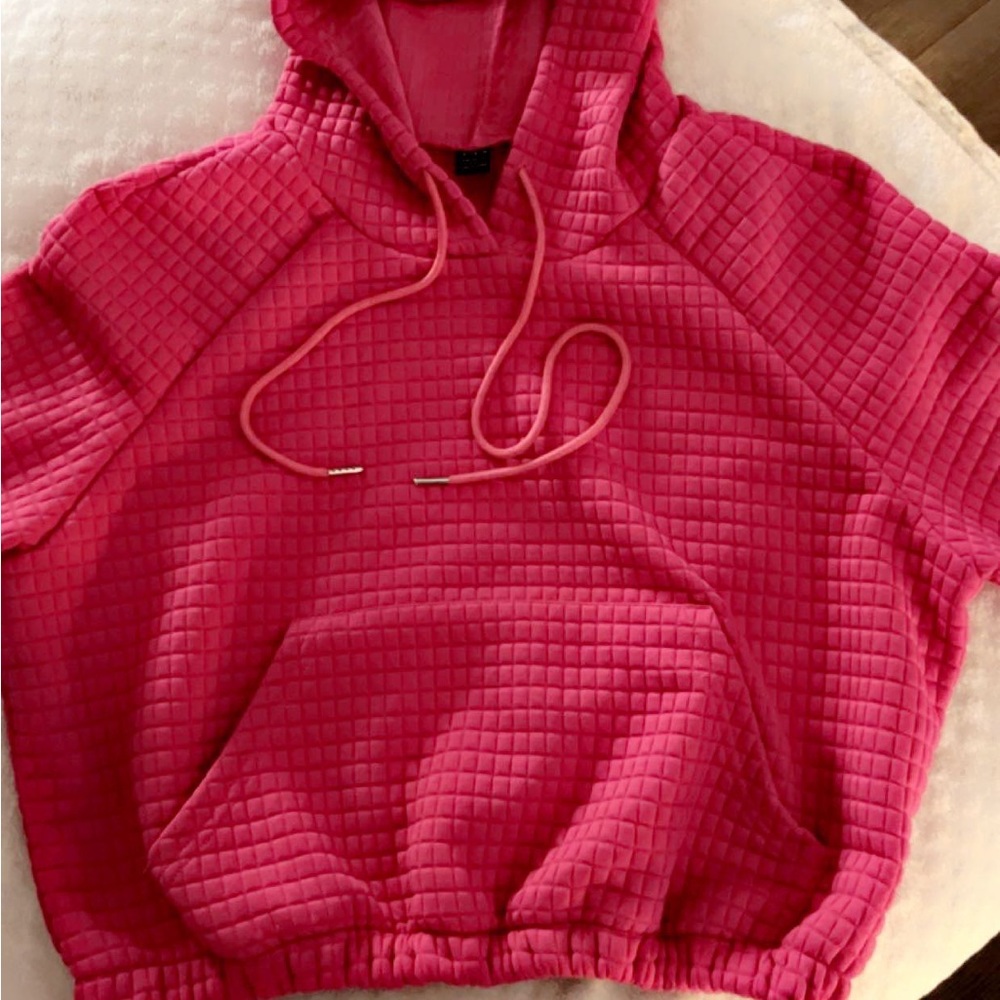 NWOT cropped pink hoodie 🖤💕🖤